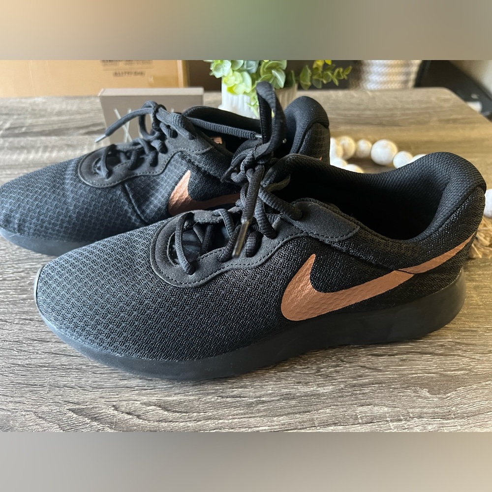 Nike Tennis Shoes